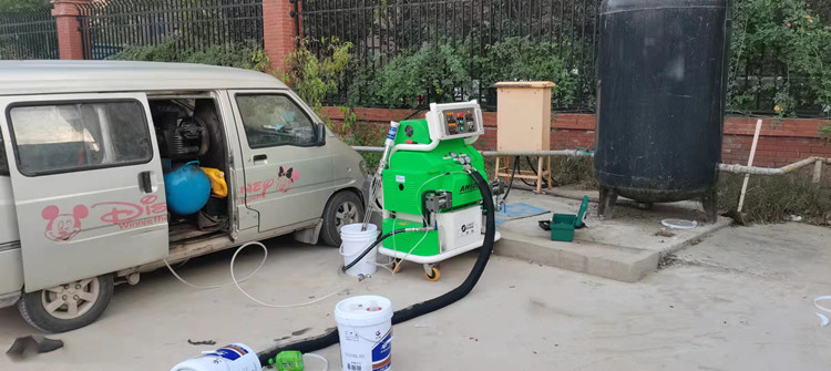 聚氨酯發(fā)泡機與人工施工差別 聚氨酯發(fā)泡機與人工施工差別