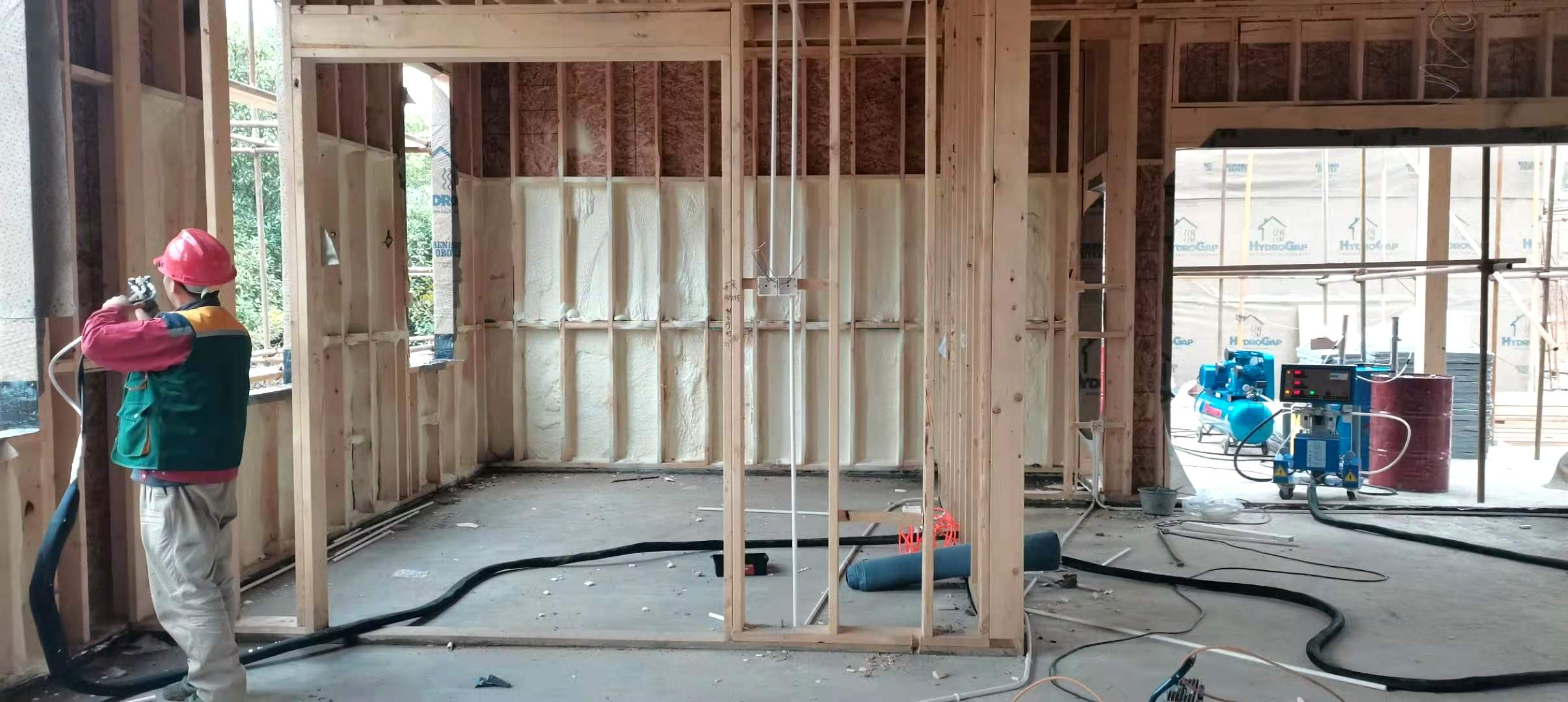 京華邦威輕鋼別墅聚氨酯噴涂設(shè)備 京華邦威輕鋼別墅聚氨酯噴涂設(shè)備