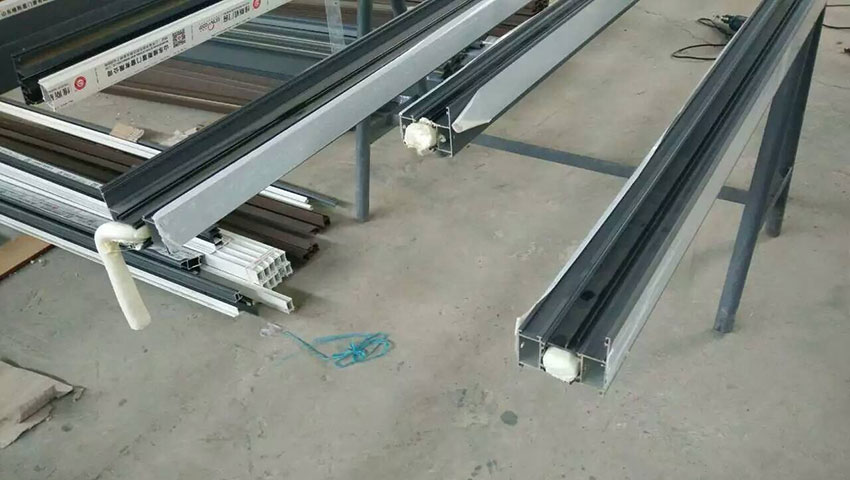 聚氨酯發(fā)泡材料_斷橋鋁填充_聚氨酯澆注機(jī)-京華邦威 聚氨酯發(fā)泡材料_斷橋鋁填充_聚氨酯澆注機(jī)-京華邦威