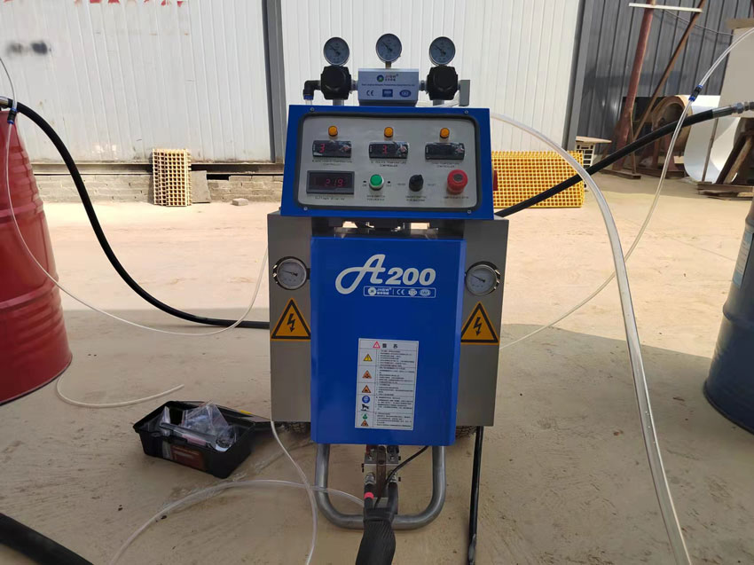 JHBW-A200是新式小型聚氨酯噴涂設(shè)備 JHBW-A200是新式小型聚氨酯噴涂設(shè)備